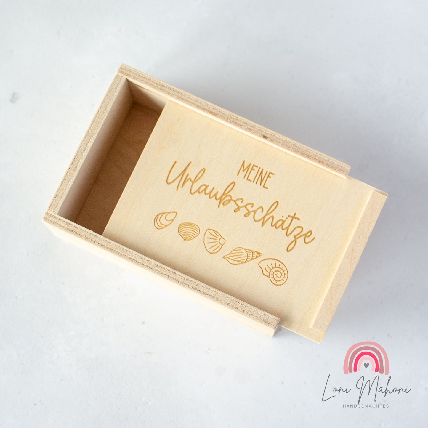 Kleine personalisierbare Holzkiste "Meine Urlaubsschätze" als Schatzkiste für Muscheln und ähnliches