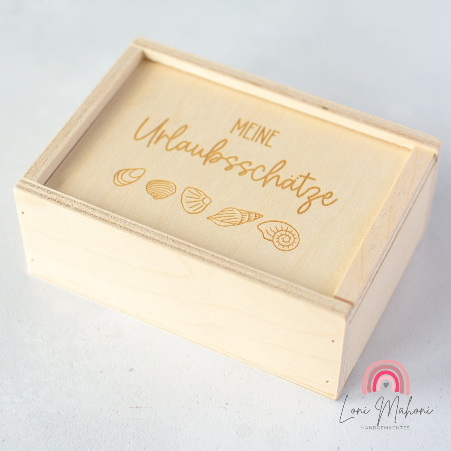 Kleine personalisierbare Holzkiste "Meine Urlaubsschätze" als Schatzkiste für Muscheln und ähnliches