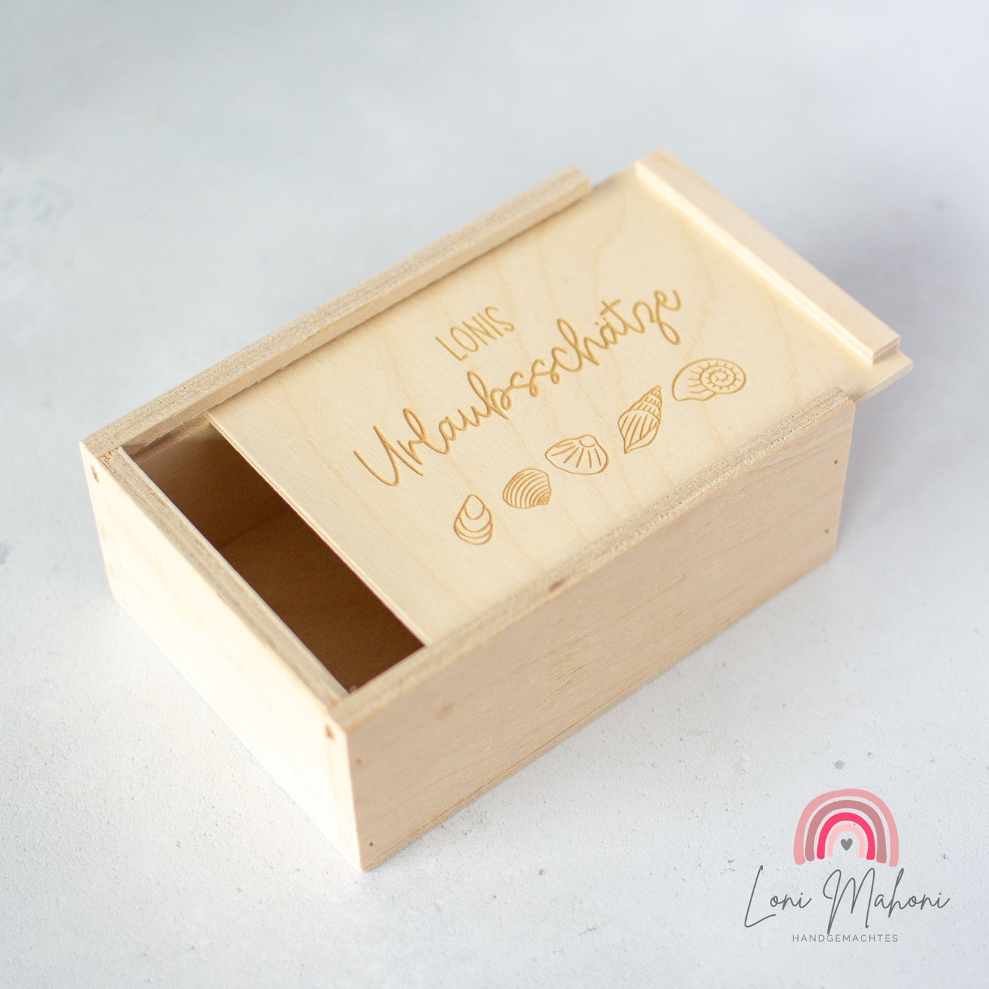 Kleine personalisierbare Holzkiste "Meine Urlaubsschätze" als Schatzkiste für Muscheln und ähnliches