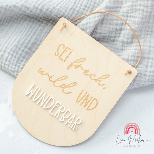 Schild "Sei wild, frech und wunderbar" aus Holz als Kinderzimmerdeko