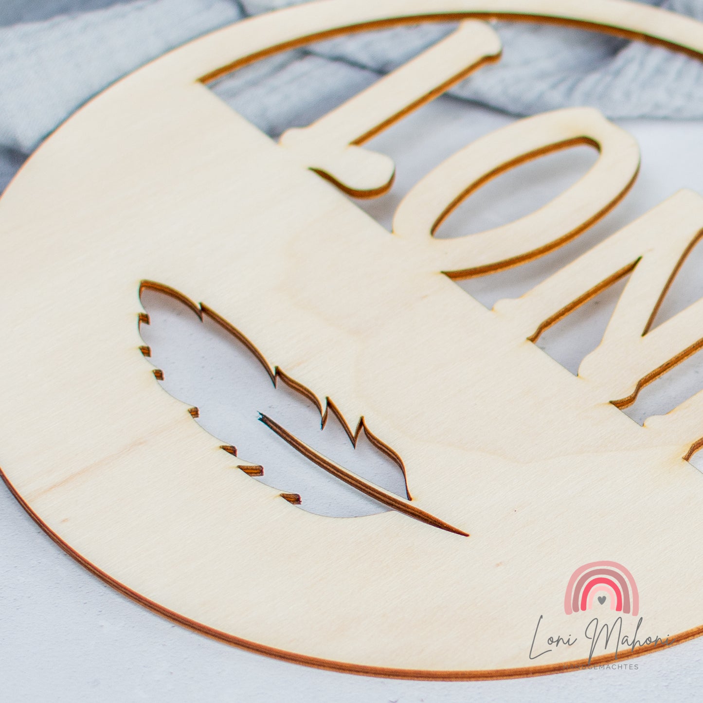 Türschild "Vorname" aus Holz mit Lasercut Motiv: Feder