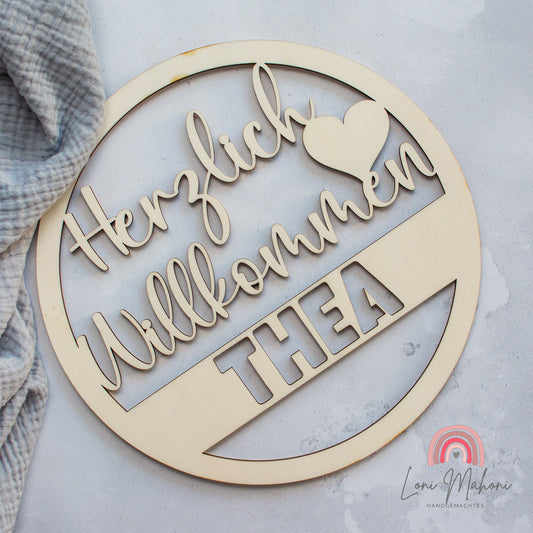 Türschild "Herzlich Willkommen" zur Geburt personalisiert, aus Holz