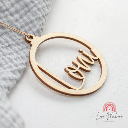 Anhänger aus Holz, personalisiert für Christbaum oder als Geschenkanhänger, Motiv Kugel