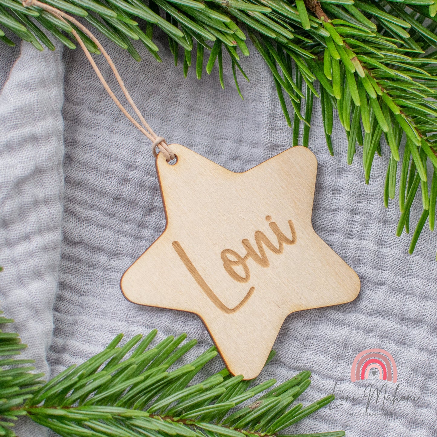 Anhänger aus Holz, personalisiert für Christbaum oder als Geschenkanhänger, Motiv Stern
