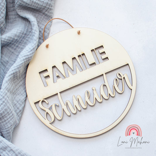 Türschild "Familie" aus Holz mit Lasercut Familienname Motiv 1