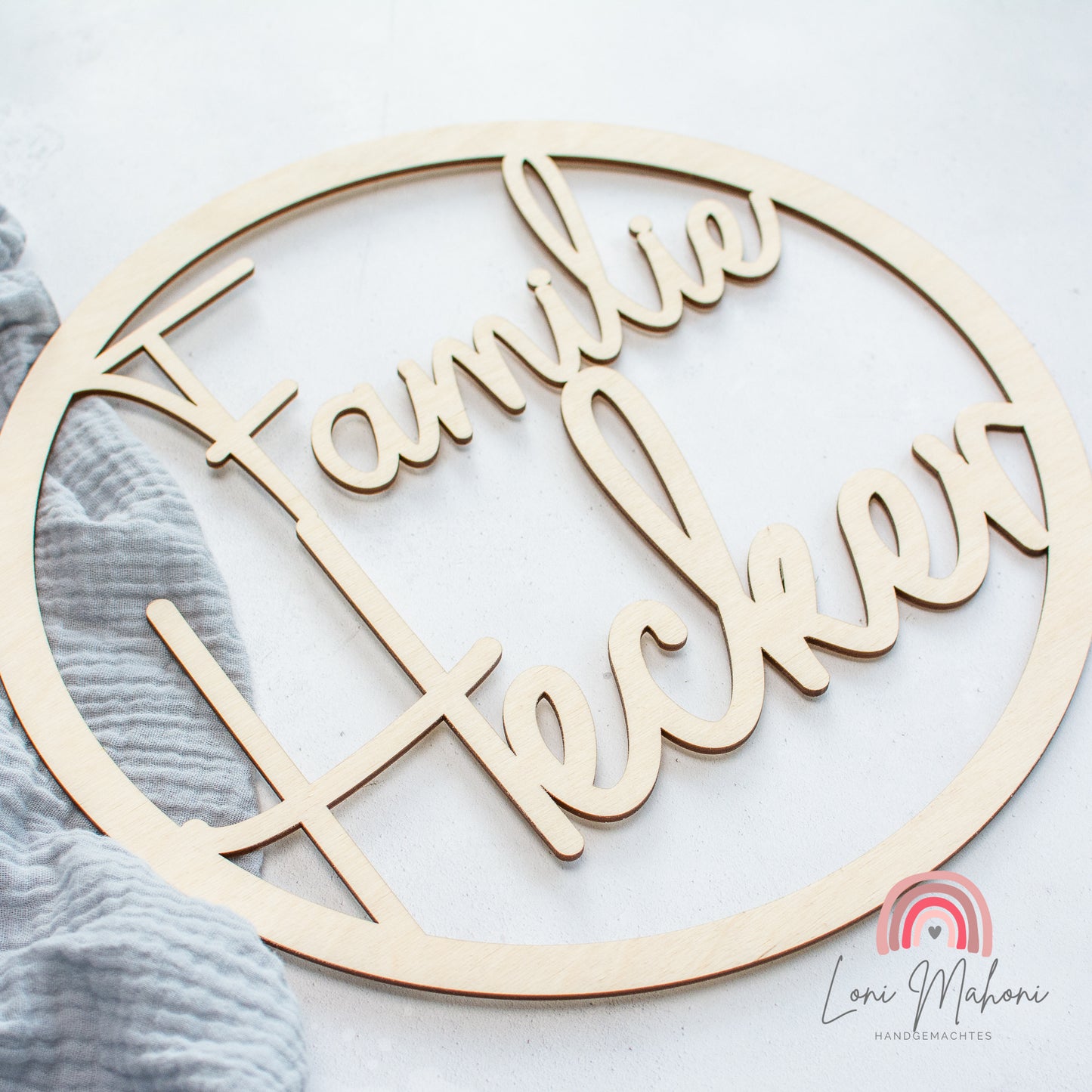 Türschild "Familie" aus Holz mit Lasercut Familienname Motiv 2