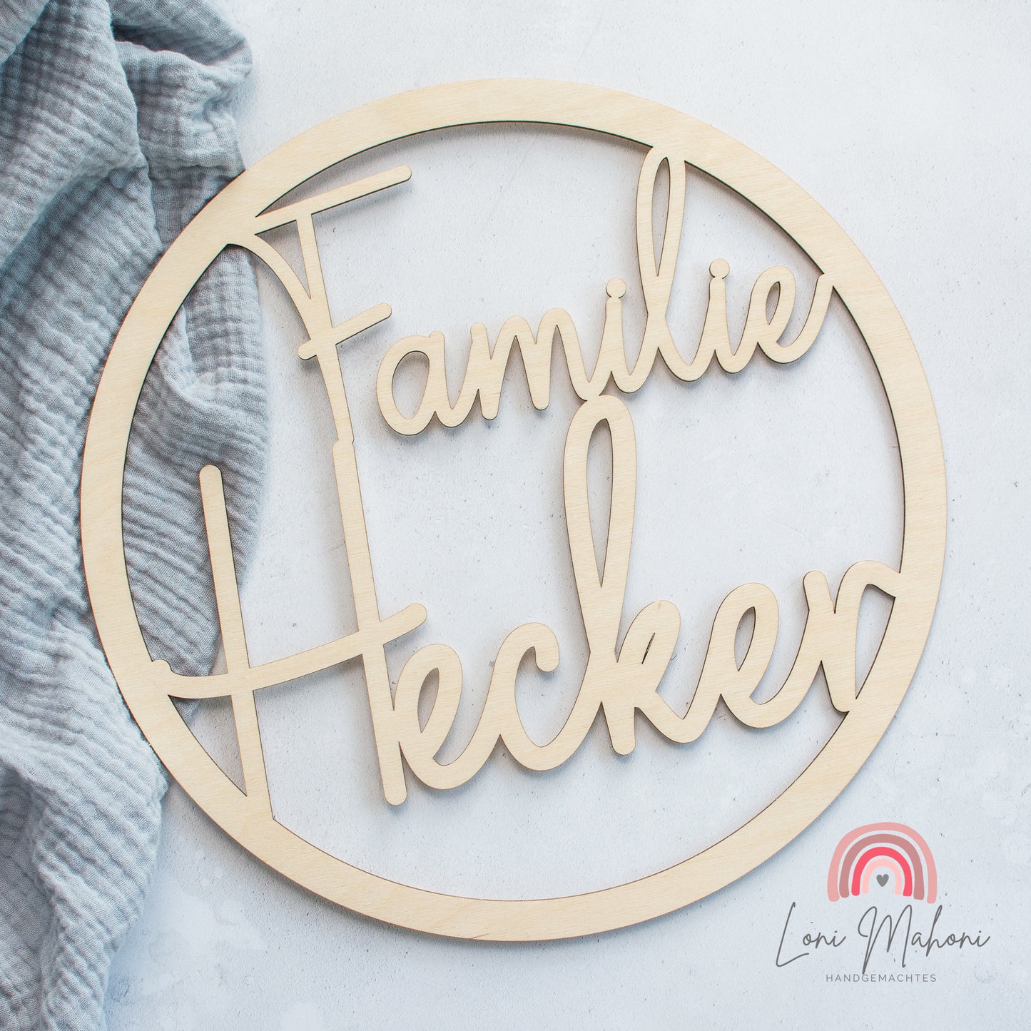 Türschild "Familie" aus Holz mit Lasercut Familienname Motiv 2